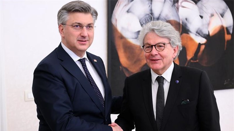 Nastavljamo politički i vojno pomagati Ukrajini koja brani svoju slobodu i sigurnost Europe